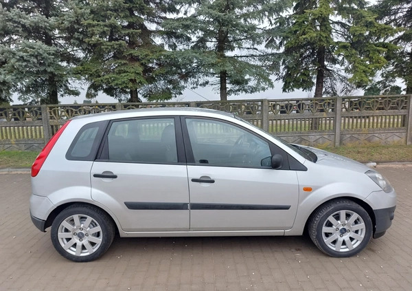 Ford Fiesta cena 8999 przebieg: 151000, rok produkcji 2006 z Płońsk małe 121